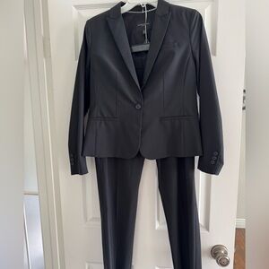 Banana Republic Gorgeous Ladies Suit